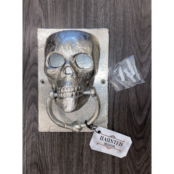 Halloween Metal Skull Door Knocker Haunted Manor Holiday Door/Wall Decor NWT - Picture 1 of 13